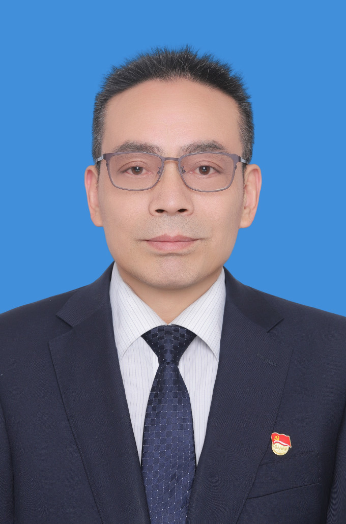 趙 云 德（黨委副書記、副董事長、總經(jīng)理）